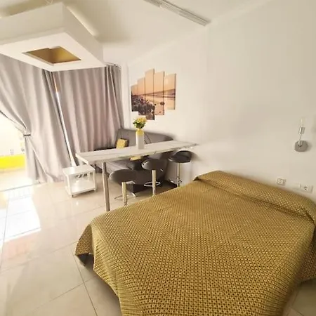 Modern Studio With Balcony, 50 Meters From The Sea * 拉克鲁斯